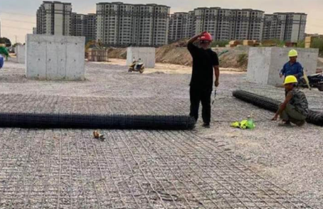 沈河土工格栅铺设前地基要怎么处理?